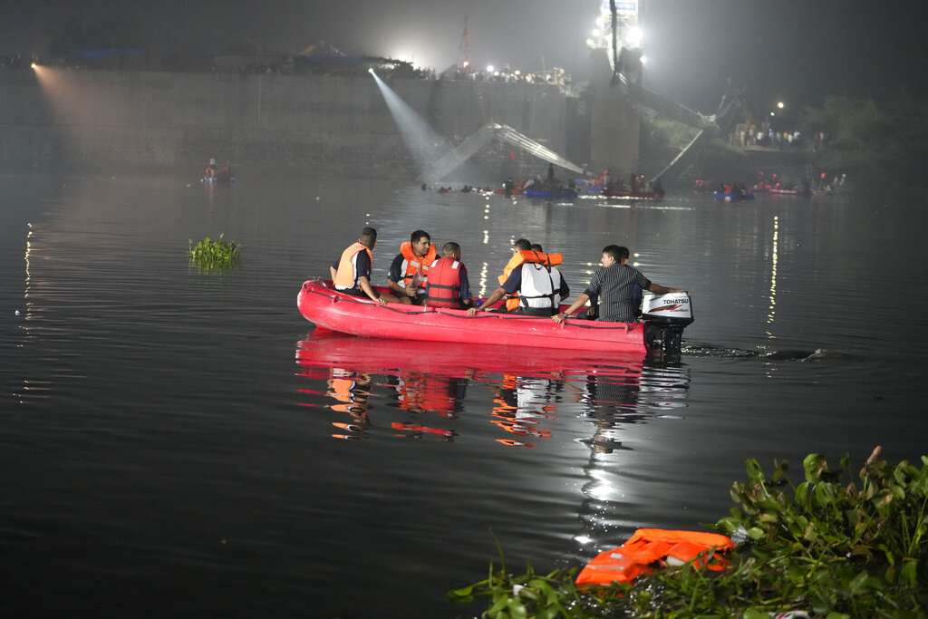 india_accident_gujarat_bridge